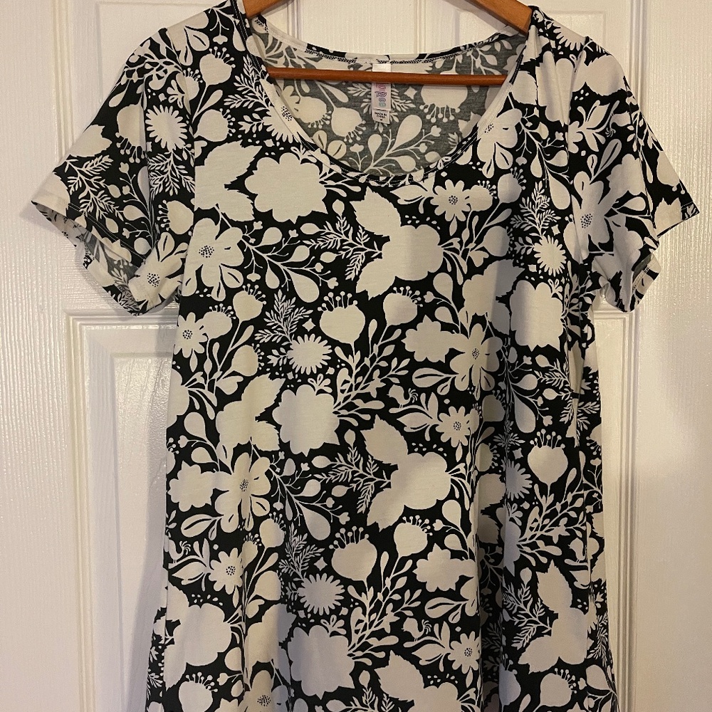 Lularoe Black & White Classic Tee